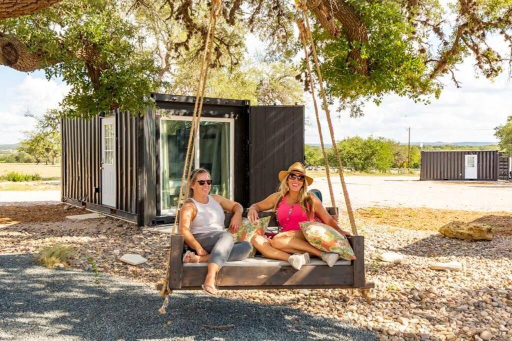 The Container Retreat @ 290 Wine Trail #9 Get Away Today! Hye Екстер'єр фото
